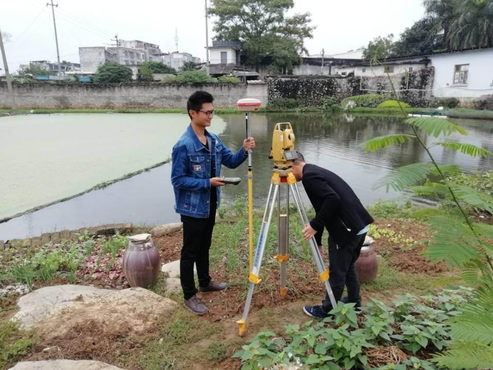 崇左黑(hēi)臭水(shuǐ)體治理