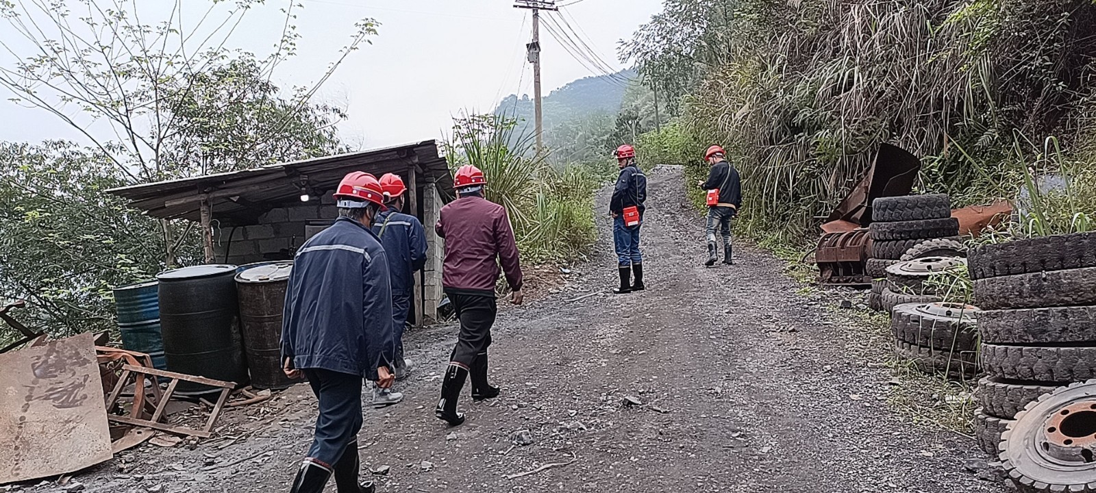 2023.3.27裡(lǐ)苗錳礦應急廳及桂林理工(gōng)周教授、嶺南(nán)礦業(yè)張總等來驗收